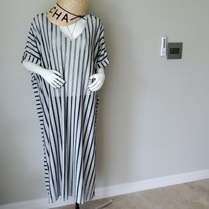 COPY - Calvin Klein

Striped Maxi Caftan Cover-Up